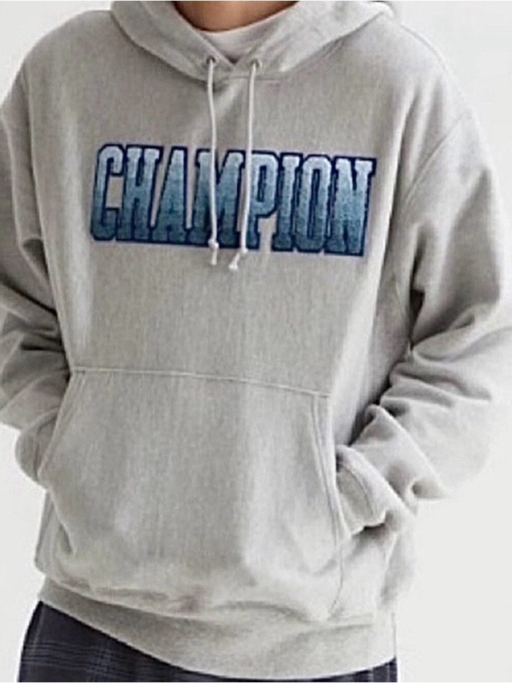 Champion Reverse Weave Ombré
Block Applique Logo Pullover Hoodie